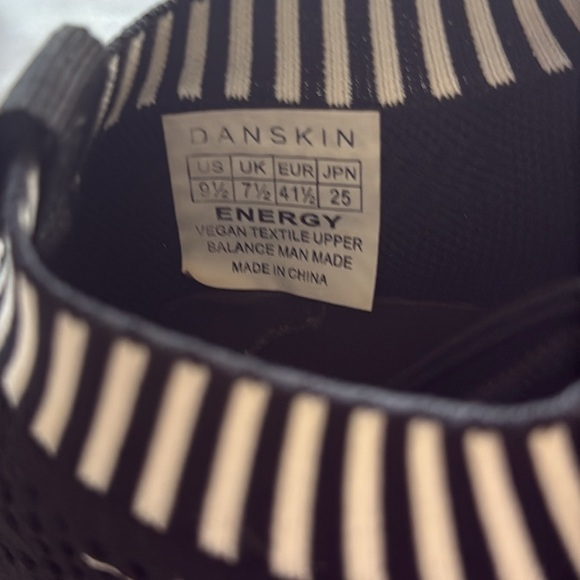 Danskin Energy Black White Sneakers Lightweight Stretch Knit Upper Size 9.5 - Picture 9 of 11